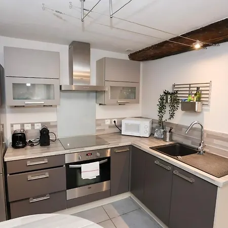 La Des Roses Au Coeur De Gasthof Cormoyeux