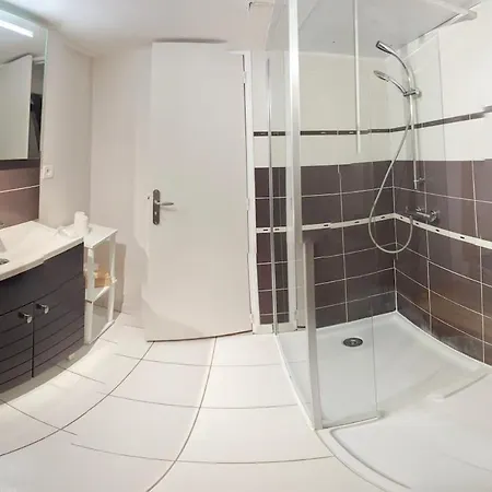 La Des Roses Au Coeur De