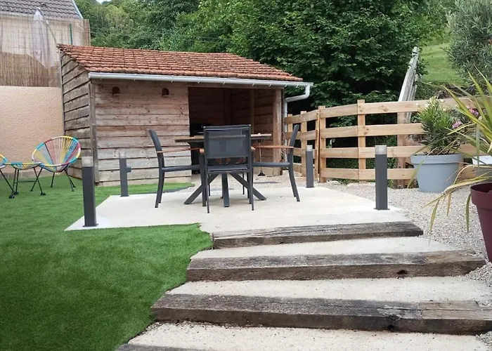 La Des Roses Au Coeur De Gasthof Cormoyeux