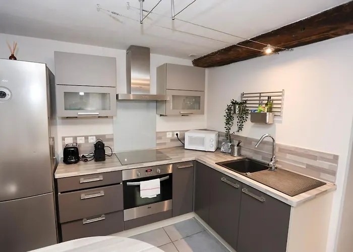 La Des Roses Au Coeur De Gasthof Cormoyeux