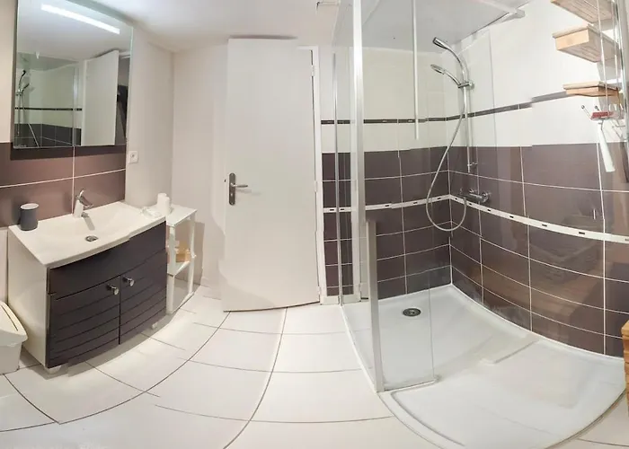 La Des Roses Au Coeur De